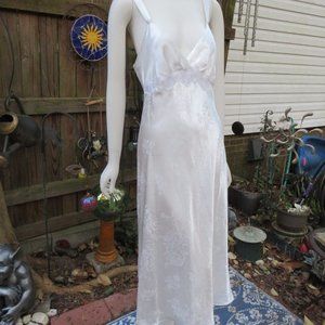 Jones New York White Gown size M